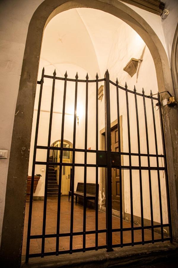 Studio In Tornabuoni Within A Renaissance Building Apartment ฟลอเรนซ์ ภายนอก รูปภาพ